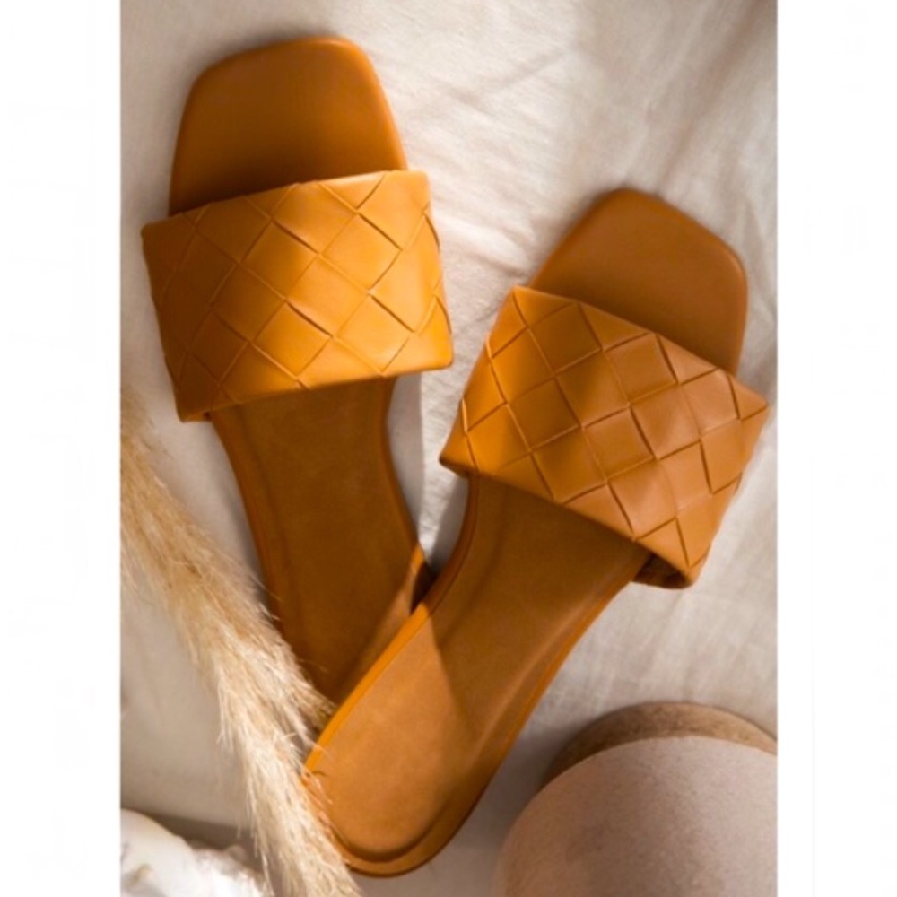 !! RESTOCKED !! Woven Strap Slide Sandals in Tan - Picture 2 of 6